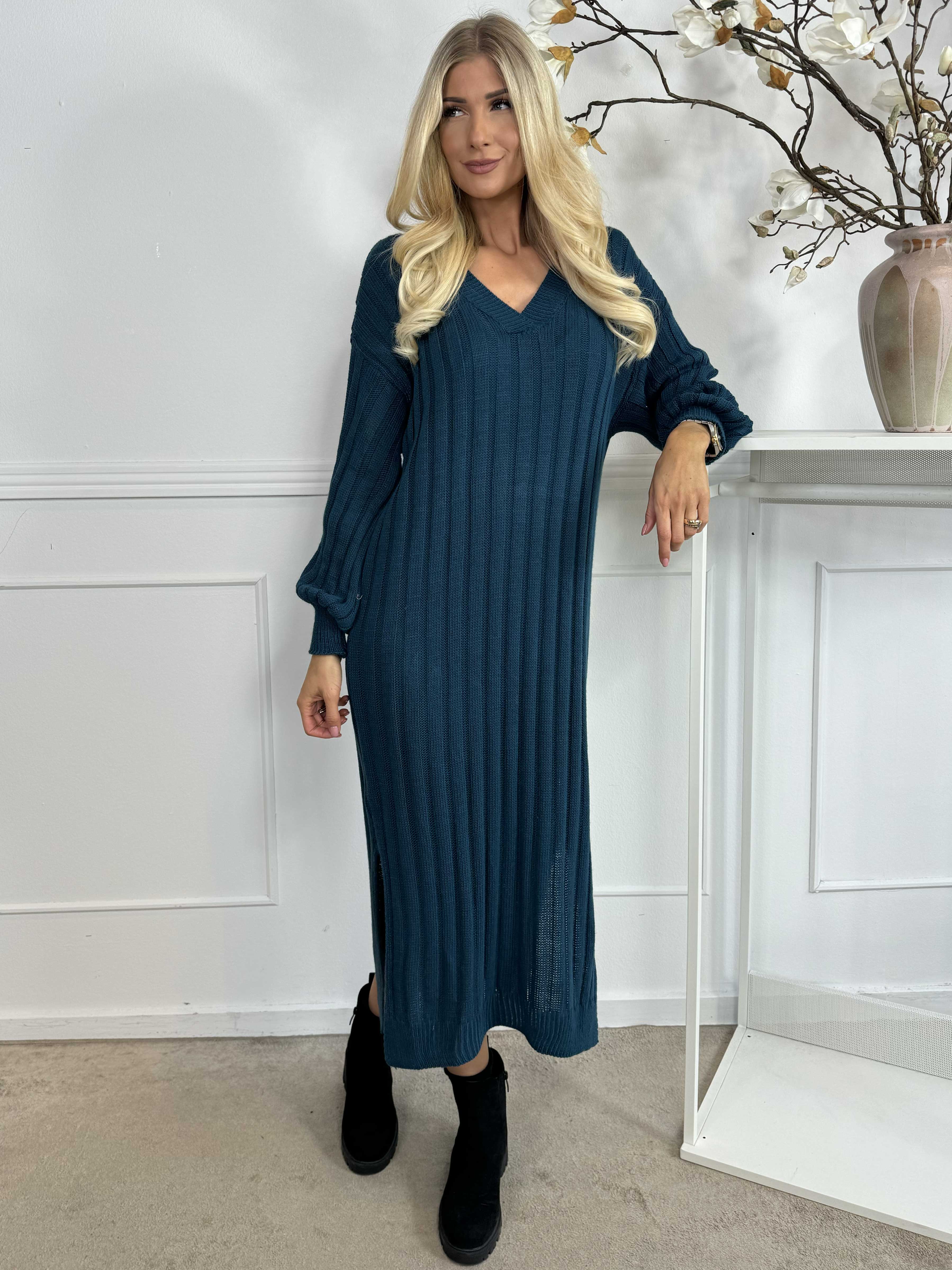 Hanine - Lång stickad klänning med v-ringning